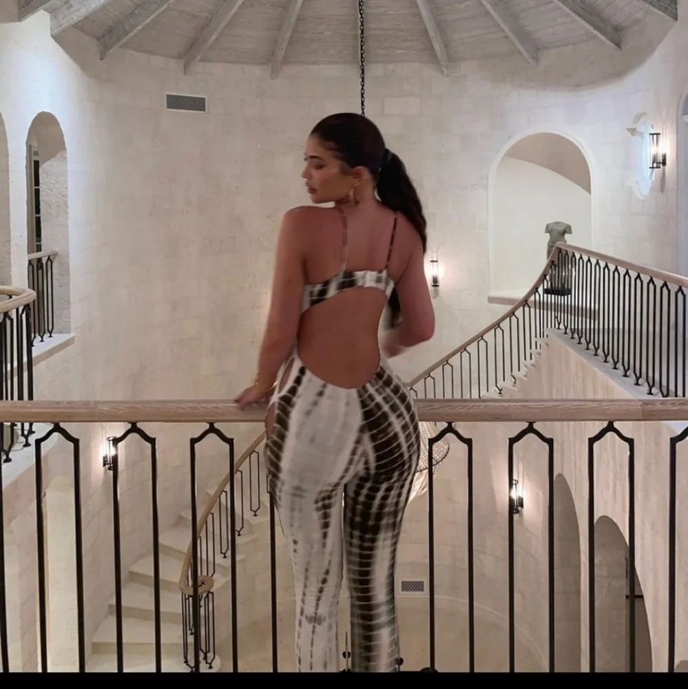 Matte - Picture 3 of 3